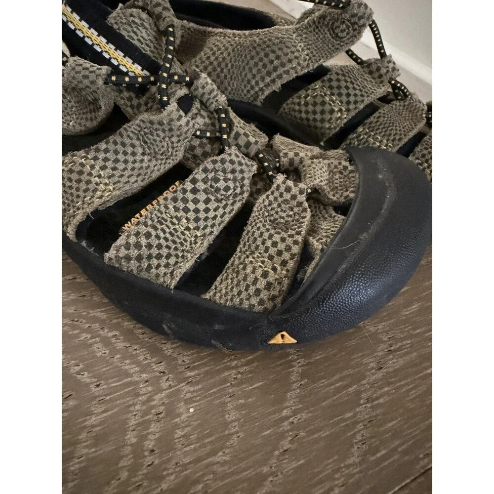 Boys Keen Newport Youth Waterproof Swim Sandals Hiking Camping Unisex Size 1